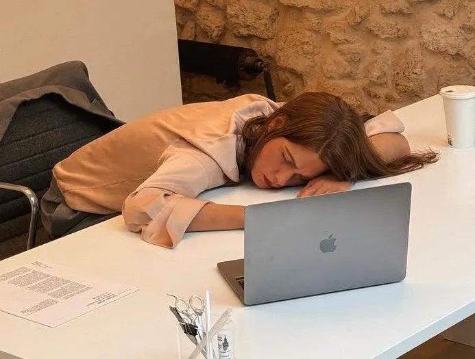 Why You Feel Sleepy After Eating: Is It Your Meal or Your Digestion?